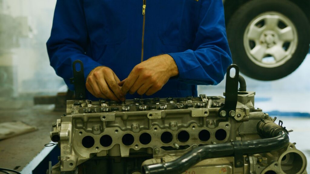 Antal Otomotiv: Pendik oto serviste motor mekanik onarım